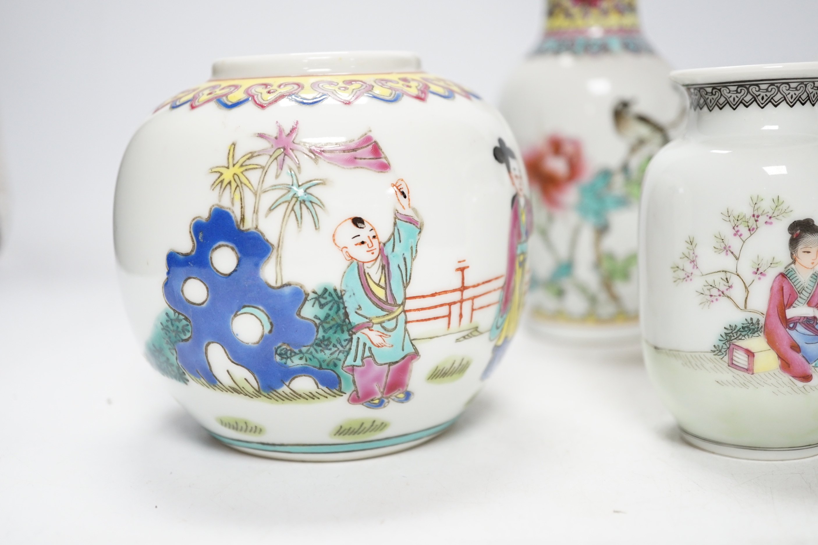 Four Chinese famille rose vases and a jar, 14.5cm